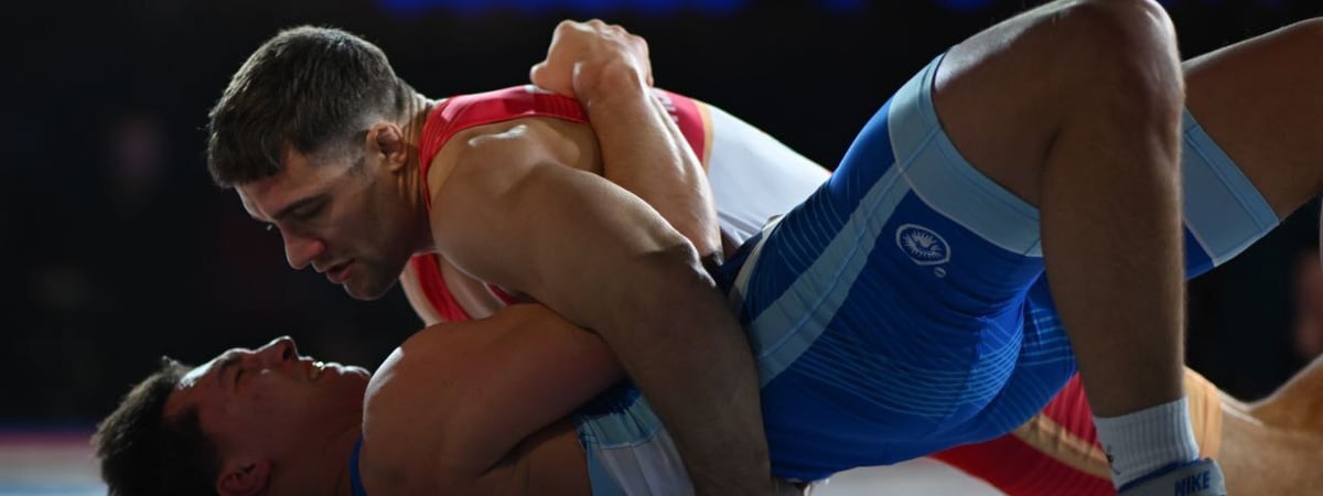 Белорусским борцам разрешили сменить нейтральный флаг на международных соревнованиях. На какой?