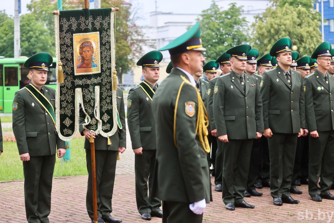 Крестный ход «Церковь и армия» совершил в Бресте памятные литии по пограничникам, отдавшим жизни за Родину