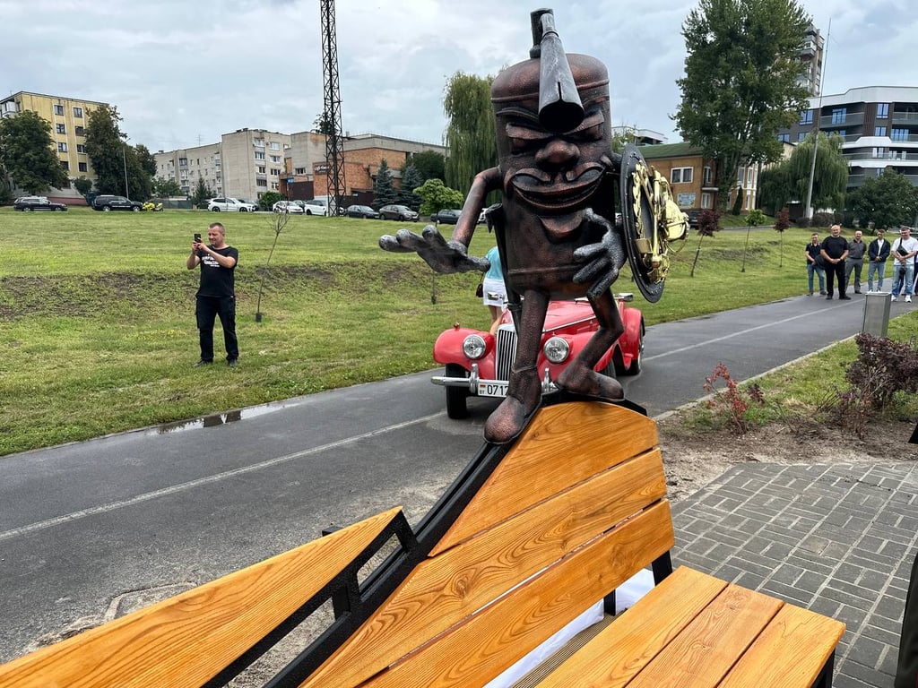 В Бресте на Набережной появился новый арт-объект