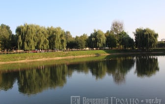 Пруд, надувная горка и много отдыхающих  – один летний вечер из жизни улицы Репина в Гродно