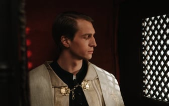 В Италии усилят охрану дилерских центров Tesla после уничтожения 17 машин