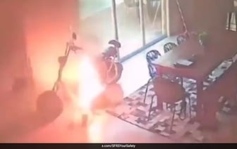 Пожар на аккумуляторе электронного велосипеда оставил британскую семью без крова, дом разрушен.