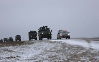 Белорусских водителей предупредили о колоннах военной техники на дорогах. В каком районе?