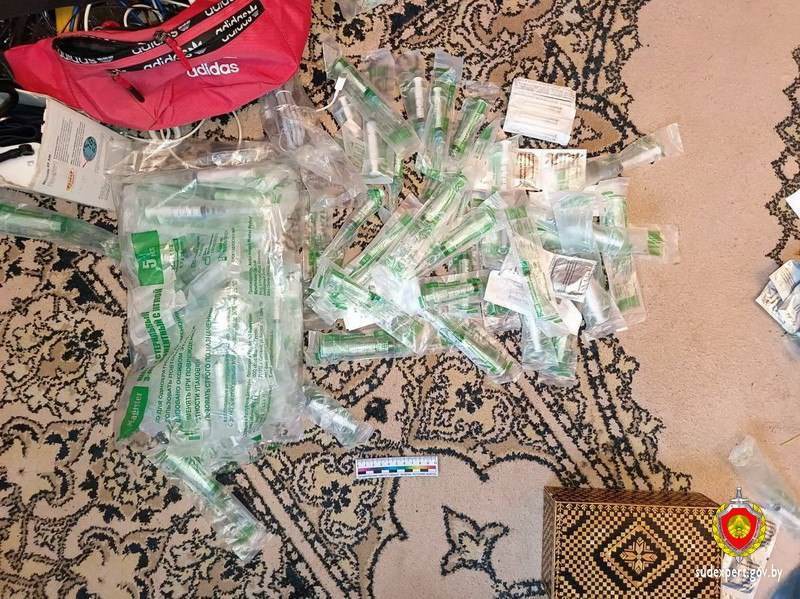 Минчанин купил квартиру, но попасть в нее не смог. Когда милиция открыла дверь, всех ждал шок