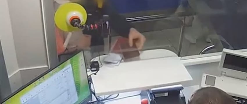 Отец пытался вывезти дочь за границу по фальшивому паспорту