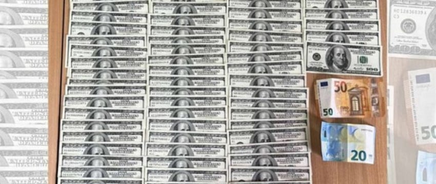 Белорус раздал восьми пассажирам по $10 тысяч перед границей. Заработал уголовку