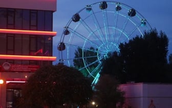 Врач рассказал, при каких заболеваниях детям не рекомендуется кататься на аттракционах