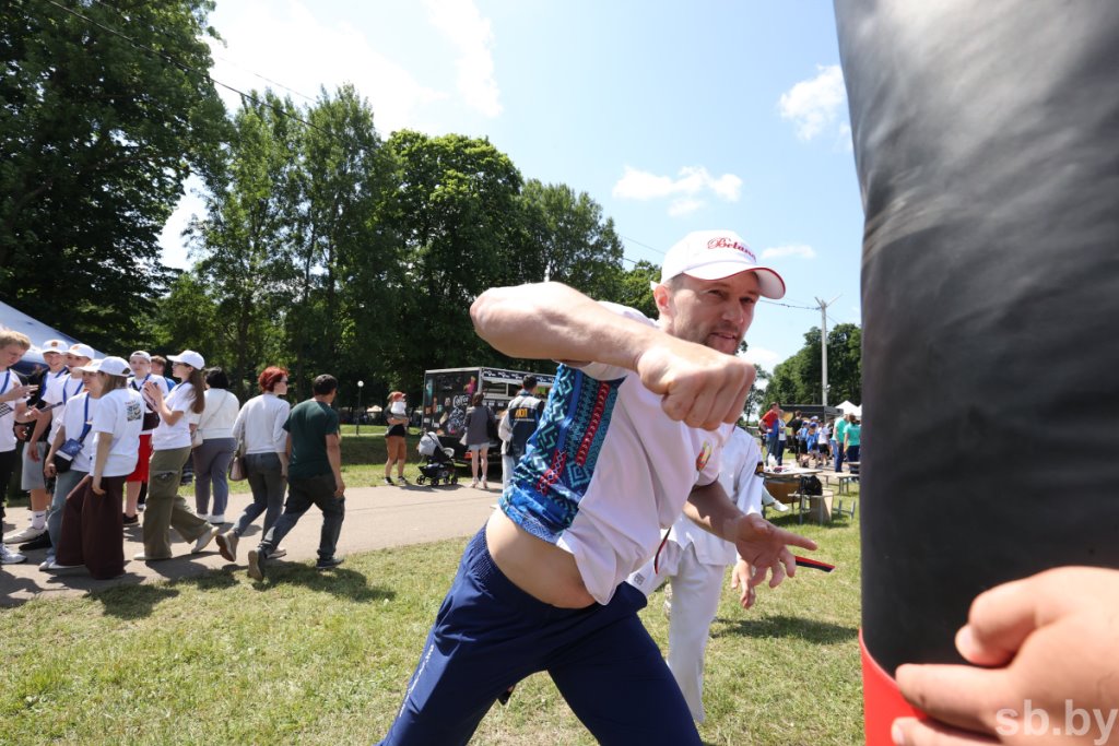 Грандиозно, красиво, зрелищно – фестиваль «Вытокі» собрал в Пружанах тысячи участников