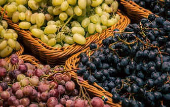 Что произойдет, если съесть виноград прямо с косточками? Диетолог рассказала, когда точно не стоит — Полезно