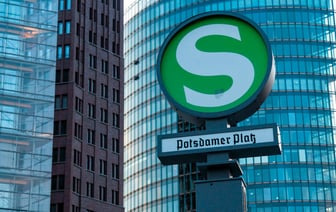 Фотофакт. В Полоцком районе повреждено ограждение на участке дороги, где Audi вылетел в реку