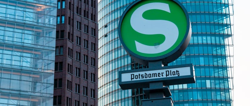 Фотофакт. В Полоцком районе повреждено ограждение на участке дороги, где Audi вылетел в реку