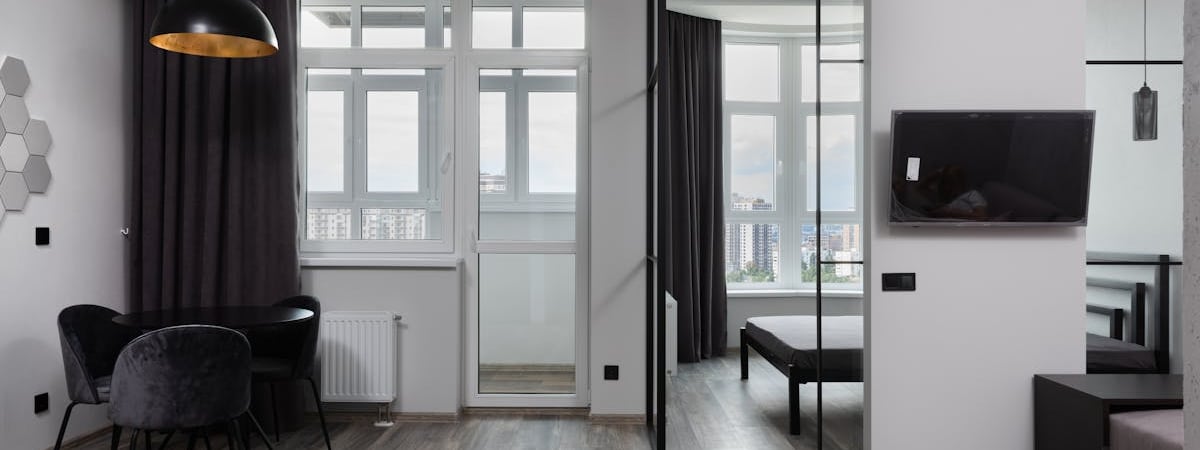 Райффайзенбанк сократил количество услуг в России