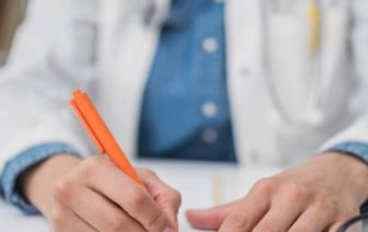 Страховать врачей и разрешить фото медкарточек. Что предлагают изменить в здравоохранении