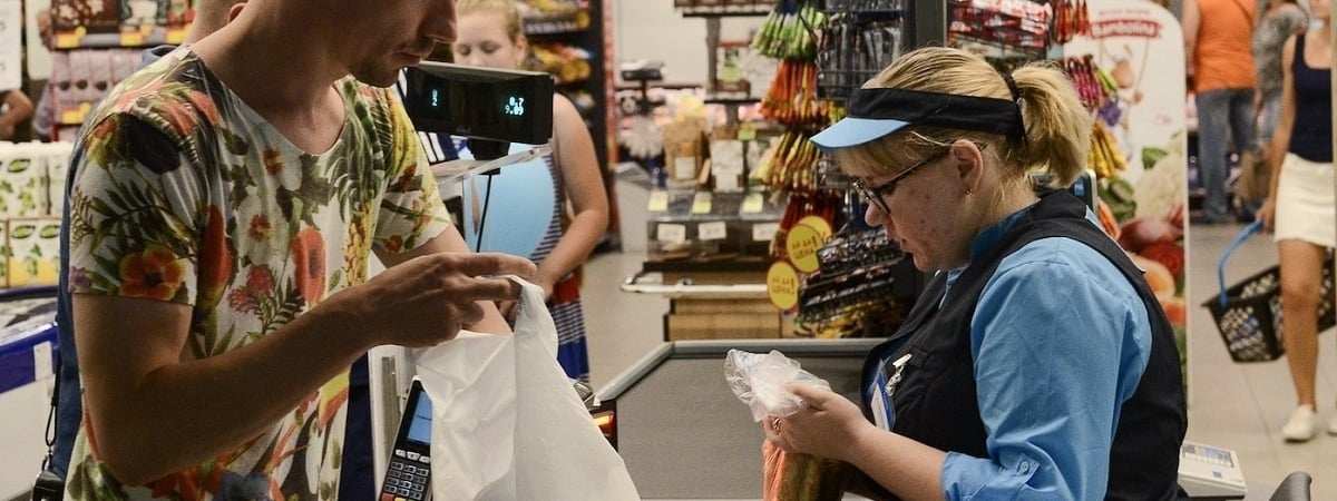 Белорусов пригласили работать в крупную торговую сеть