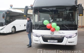 Удобные кресла и большой багажник — в Гродно презентовали новые автобусы. Куда можно поехать и сколько стоят билеты