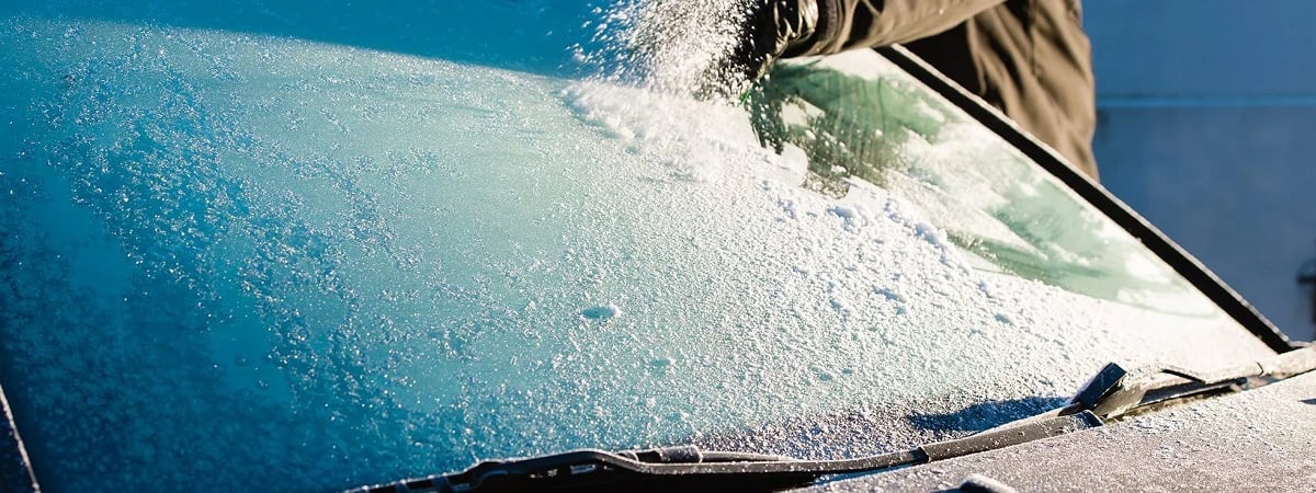 Этот популярный трюк очистки поможет избавиться не только от льда, но и от стекла машины. А как лучше? — Полезно