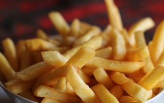 Врач рассказала, сколько чипсов можно есть без вреда для здоровья. Спойлер — ну очень мало