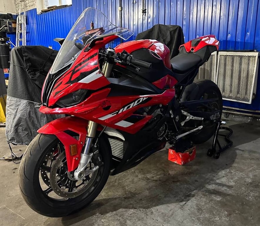 Брестчанин заказал BMW S1000 RR из США и сделал его звездой Instagram