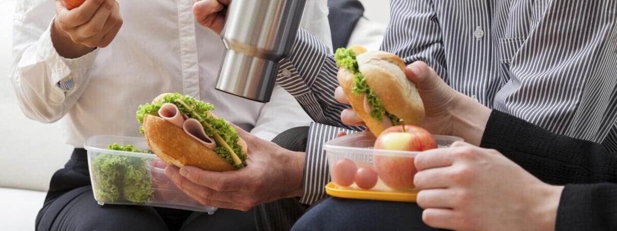 Можно ли работать без обеда и уходить пораньше? Адвокат объяснил белорусам — Полезно