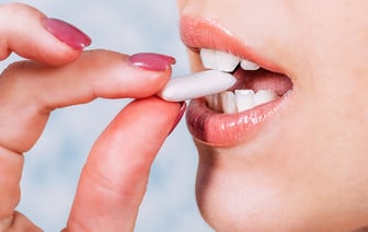 Врачи рассказали, сколько времени можно жевать жвачку, чтобы не навредить желудку