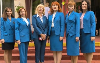 «Как будто работники почты». В молодечненской гимназии ввели единую форму для педагогов