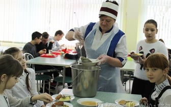 Стало известно, сколько будут стоить школьные обеды в новом учебном году