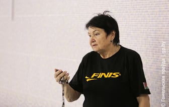 В Гомеле работает 80-летняя тренер по плаванию