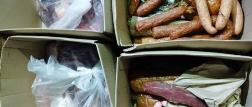 В Пинске мужчина украл с торговой базы 100 килограммов колбас и мяса, но сразу попался