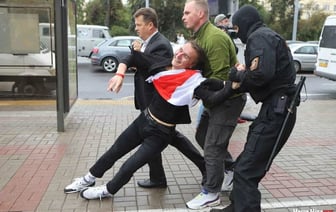 Как сложилась судьба парня с известного жизнеутверждающего фото студенческого марша-2020?