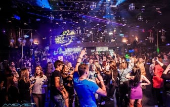 Сотрудники охраны получили право досматривать граждан в бассейнах, торговых центрах, ночных клубах