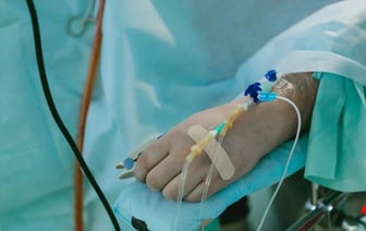 Китаянка отключила систему жизнеобеспечения мужа, который бросил ее ради любовницы.