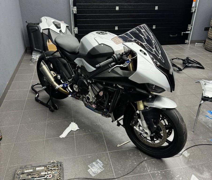 Брестчанин заказал BMW S1000 RR из США и сделал его звездой Instagram