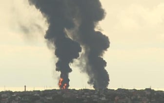 Более 1000 эвакуированных: в Феодосии второй день горит нефтебаза