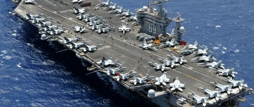 Атака на американский авианосец в Красном море