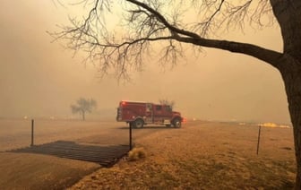 «Выглядит катастрофически» — В США из-за лесных пожаров в 60 округах ввели режим ЧС — Видео