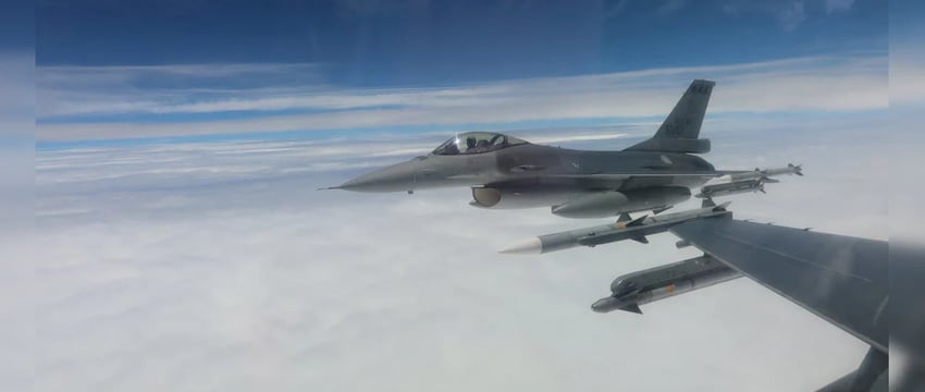 "США обеспокоены военными учениями Китая вокруг Тайваня"