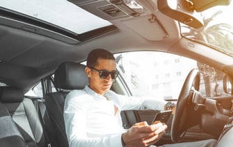 Жесткое ДТП в Бобруйске: Audi выехало за пределы проезжей части и врезалось в дерево — водитель в реанимации