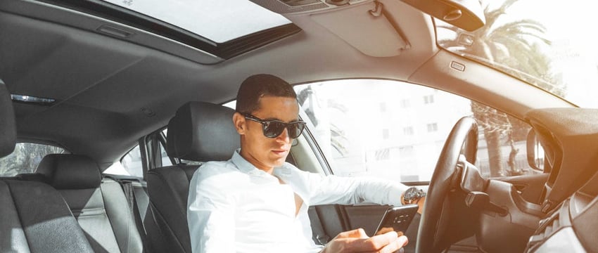 Жесткое ДТП в Бобруйске: Audi выехало за пределы проезжей части и врезалось в дерево — водитель в реанимации