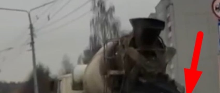 В Могилеве грузовик-бетоносмеситель разгружался прямо на ходу