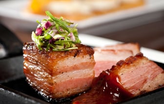 Вареный стейк с хрустящей корочкой? За это блюдо вас проклянут все диетологи, но будут боготворить все друзья — Полезно