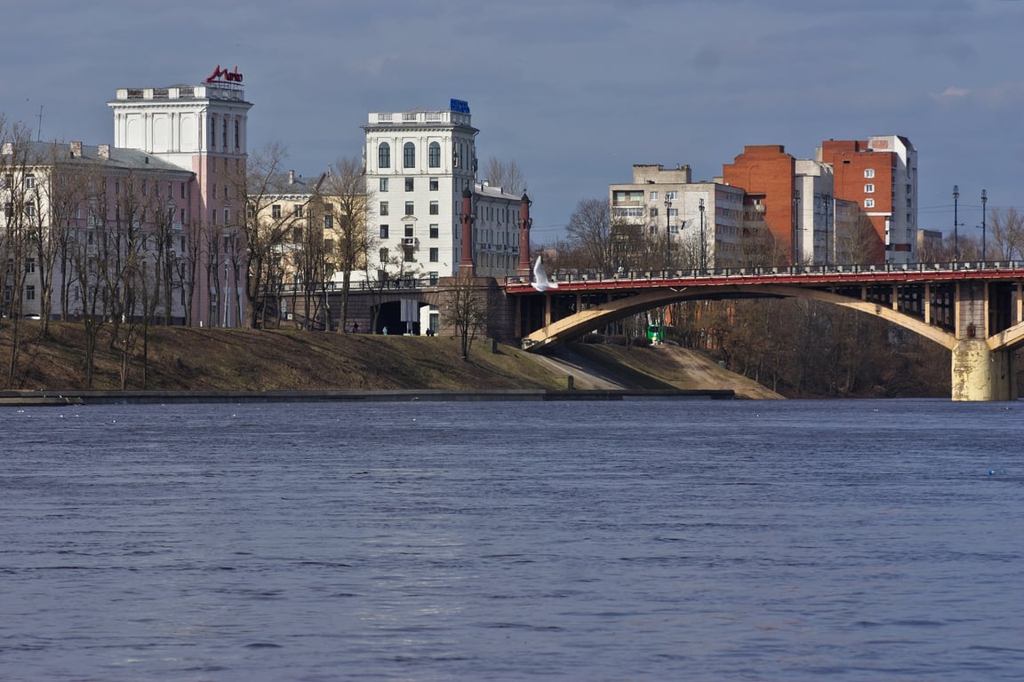 Весенний паводок на Двине набирает силу, но Золотая Рыбка пока на суше. Фото Сергея Серебро