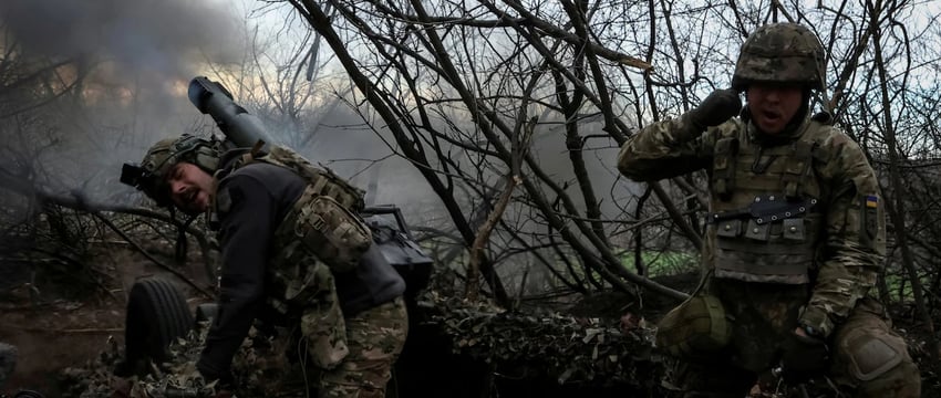 Украинские войска покидают ключевой город на востоке страны из-за претензий России на контроль над ним.