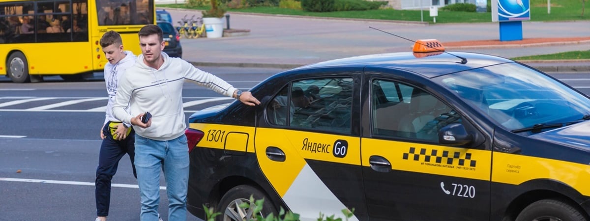 «Уйдут в тень или из профессии» — В «Яндекс Go» спрогнозировали отток 25 тыс. водителей такси в Беларуси. Что будет с ценами?