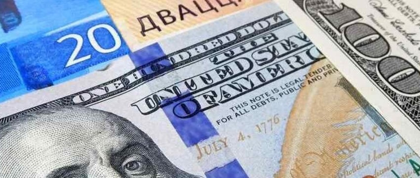 Средняя зарплата в Беларуси превысила 700 долларов