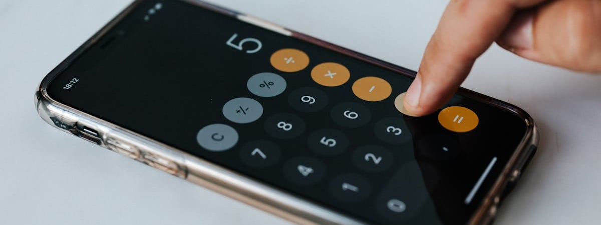 Число заявок на убежище в Германии за год упало на 30%