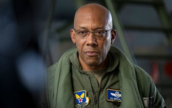 Трампа обвинили в «политизации» ВС США из-за увольнения главы Объединенного комитета начальников штабов