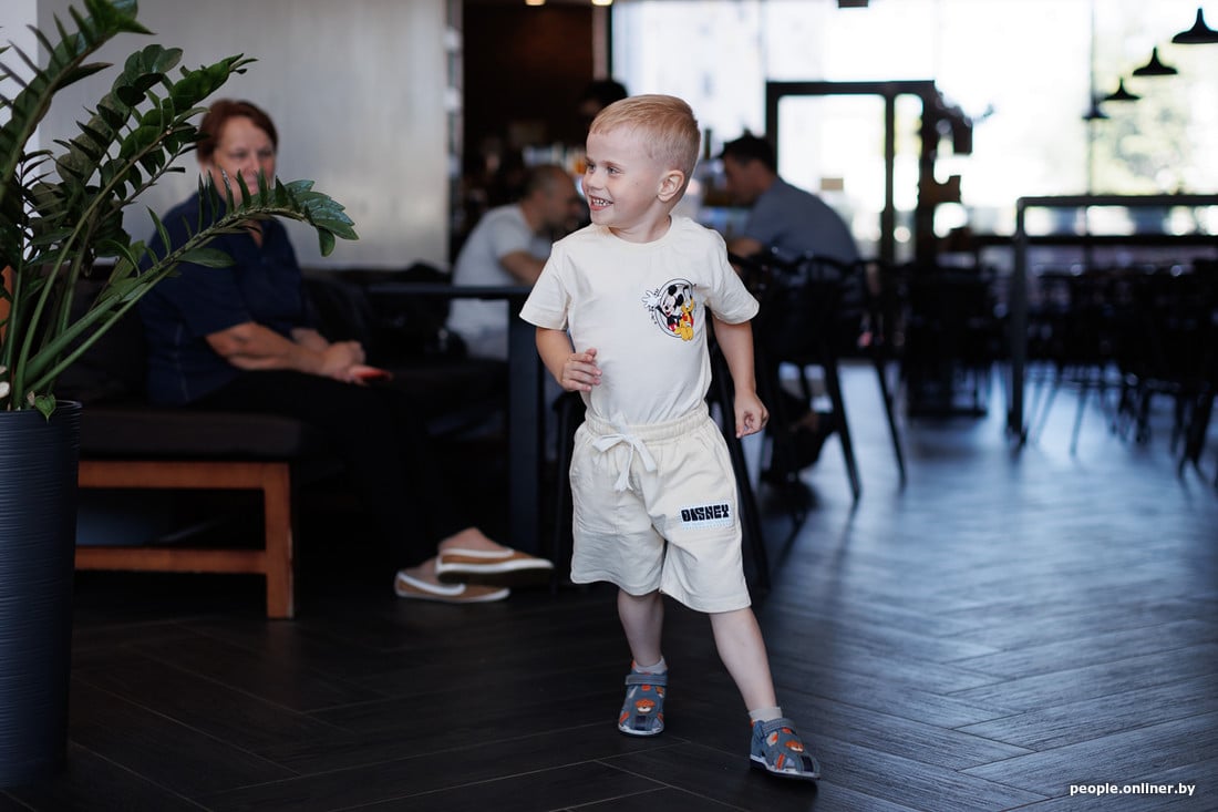 Самый масштабный сбор в Беларуси. Родителям нужно почти $3 миллиона на спасительный укол для сына