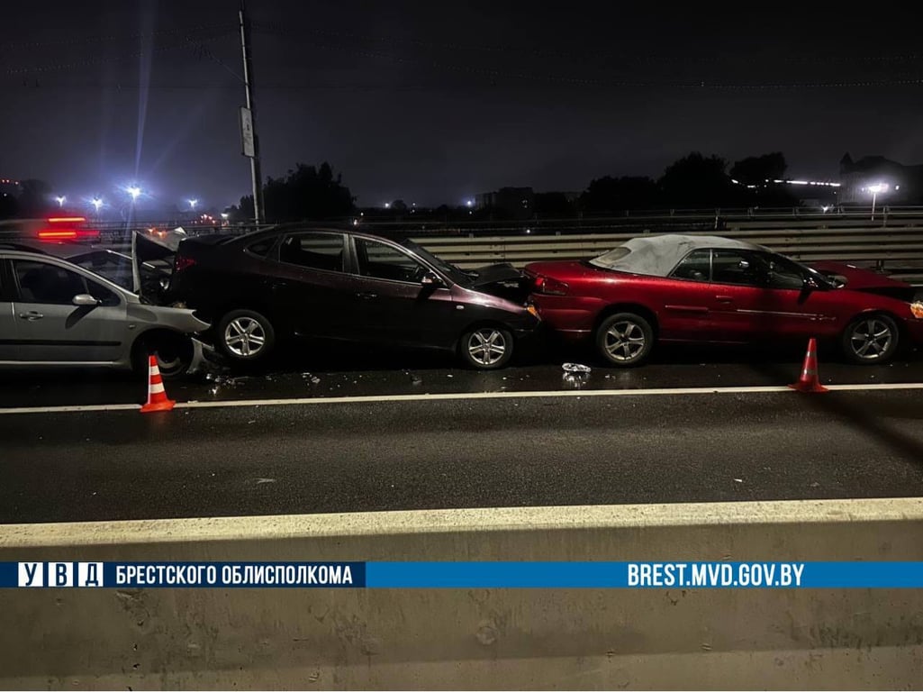 Стали известны подробности ДТП с участием четырёх авто в Бресте