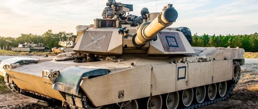 Осмотр трофейного танка Abrams Ростехом
