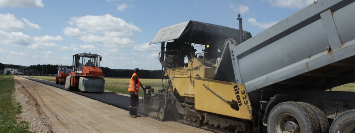 Люди пожаловались в Госконтроль Гродно на плохие дороги — где уже уложили новый асфальт